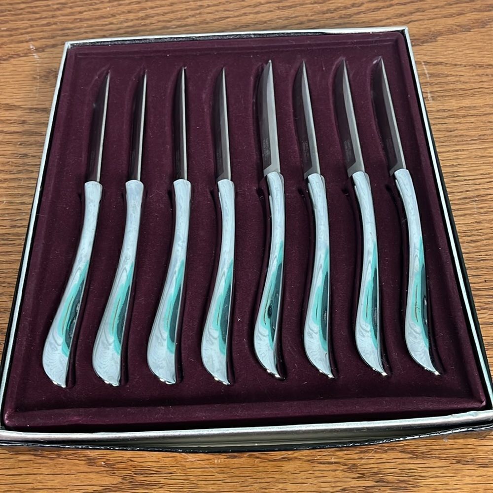 Vintage CARVEL HALL STEAK KNIVES Stainless Steel Cutlery USA Made Set of 8 Boxed
